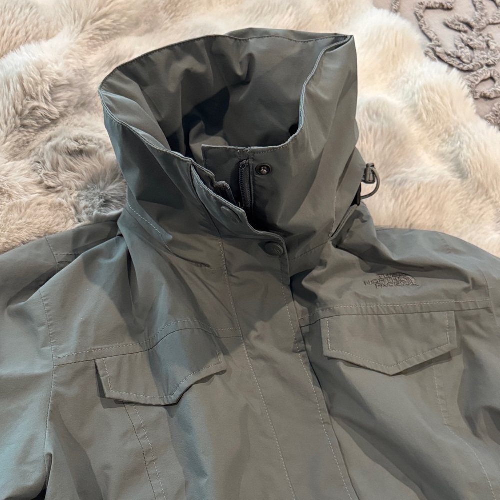 Woman’s North Face rain Jacket - Picture 4 of 14